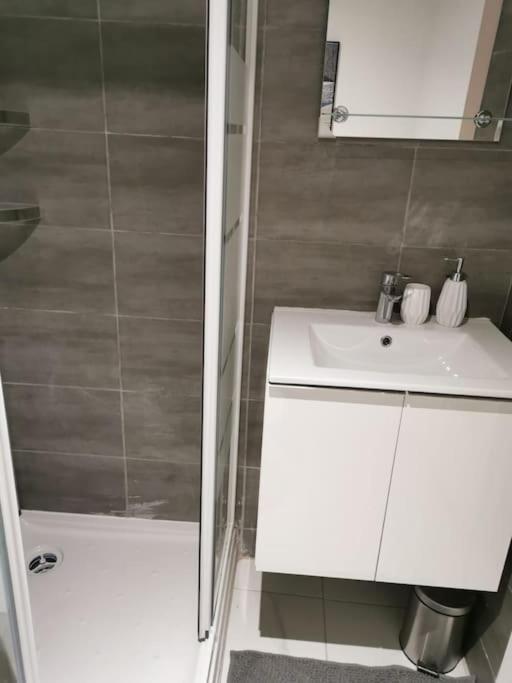 Fully Equipped Apartment Wifi European Hospital Marseille Bagian luar foto